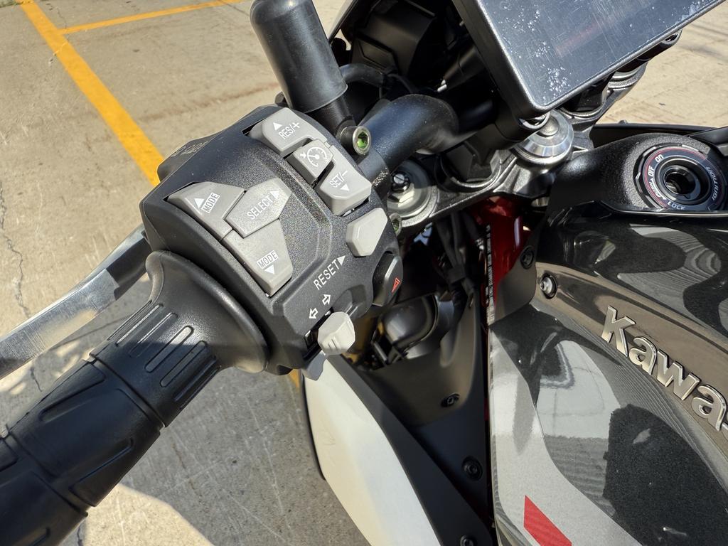 Kawasaki Z900 ABS 2025