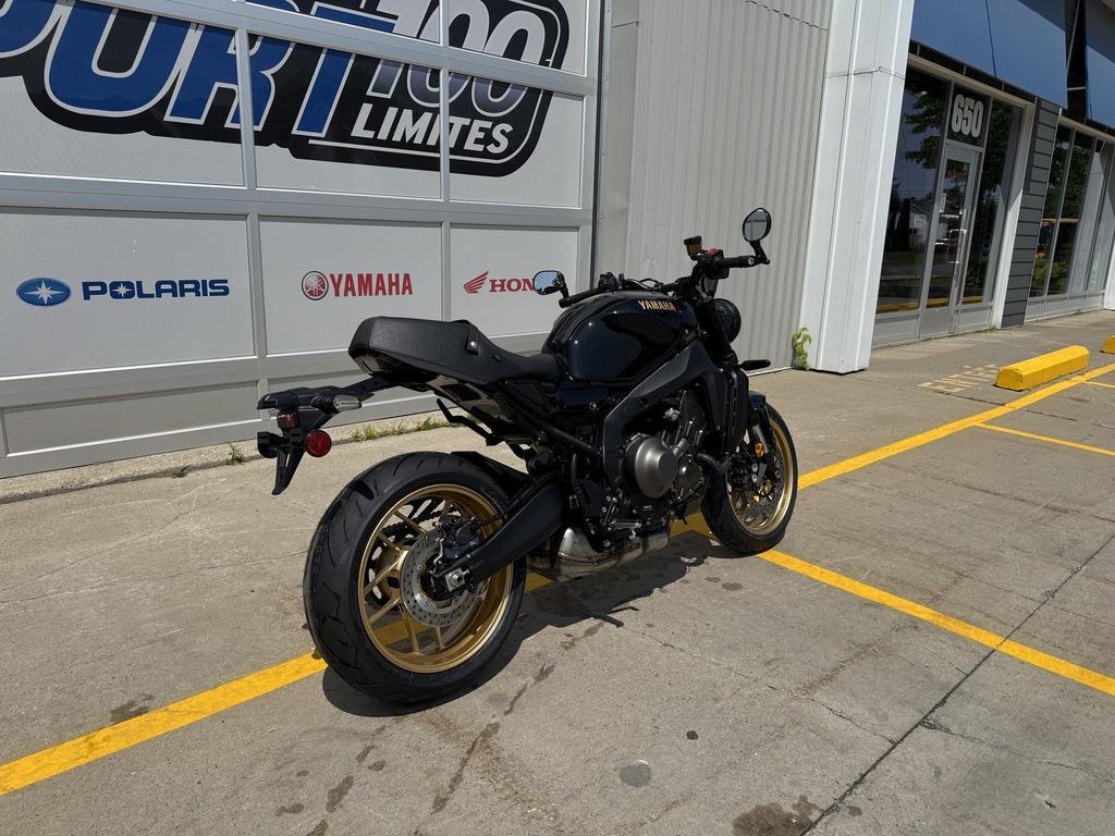 Yamaha XSR900 2025