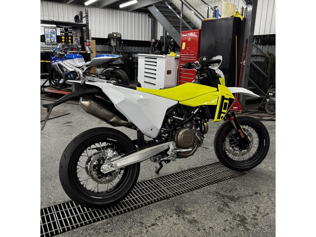 Husqvarna 701 Supermoto 2026