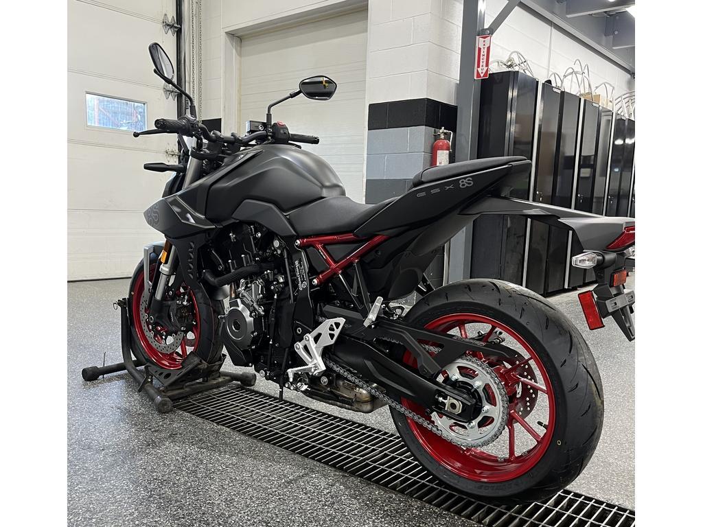 Suzuki GSX-8S 2025