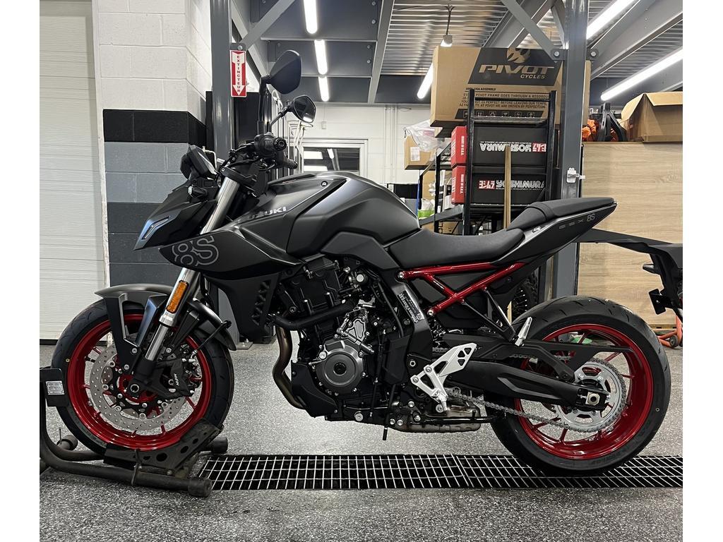 Suzuki GSX-8S 2025