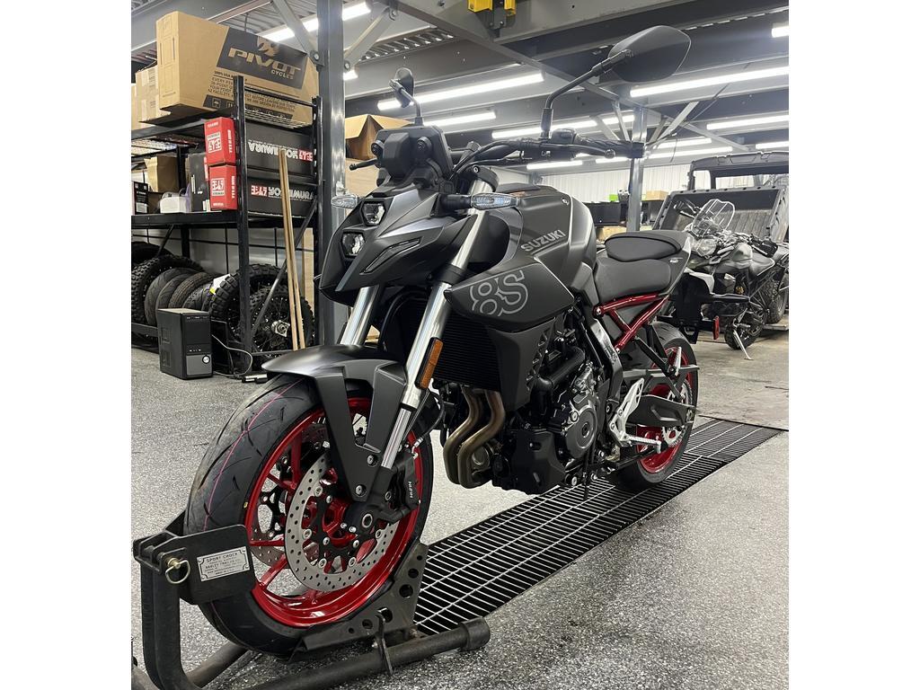 Suzuki GSX-8S 2025