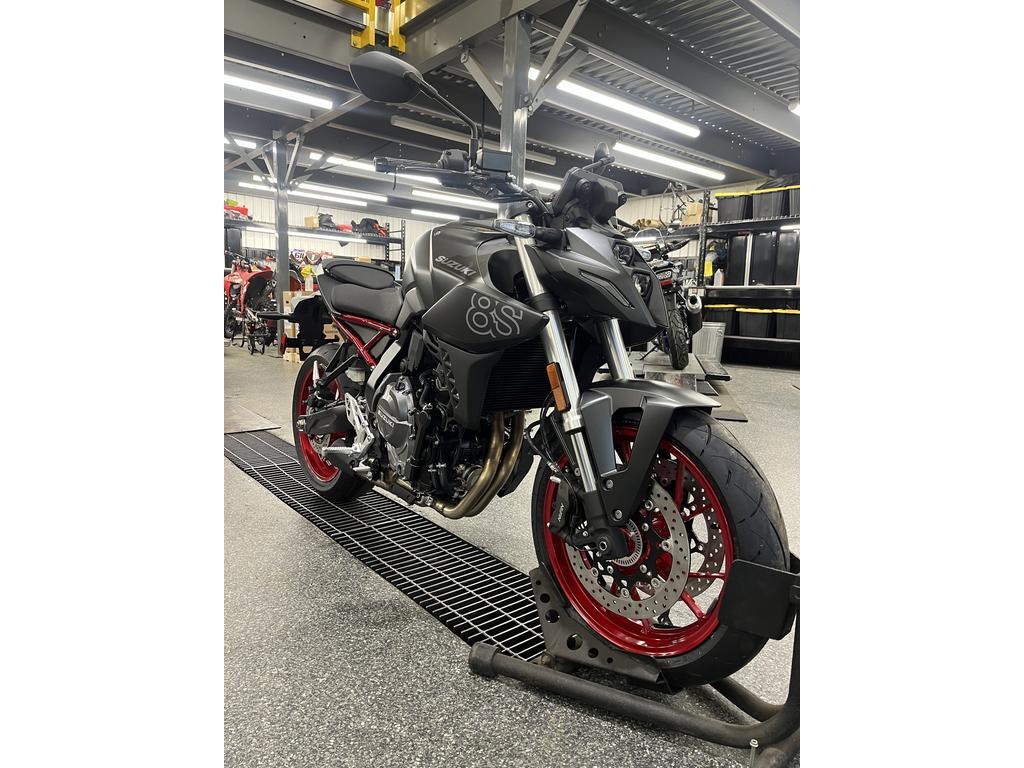 Suzuki GSX-8S 2025