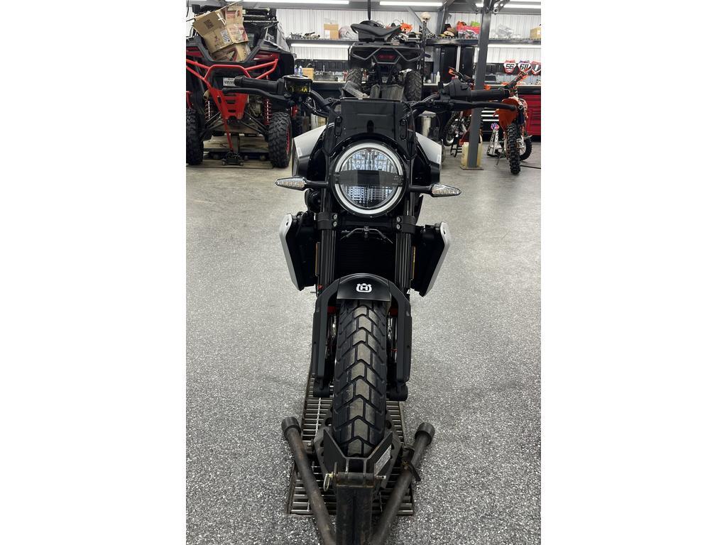 Husqvarna Svartpilen 801 2025