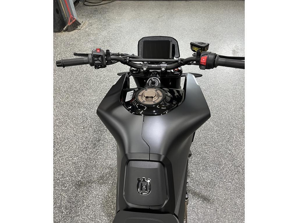 Husqvarna Svartpilen 801 2025