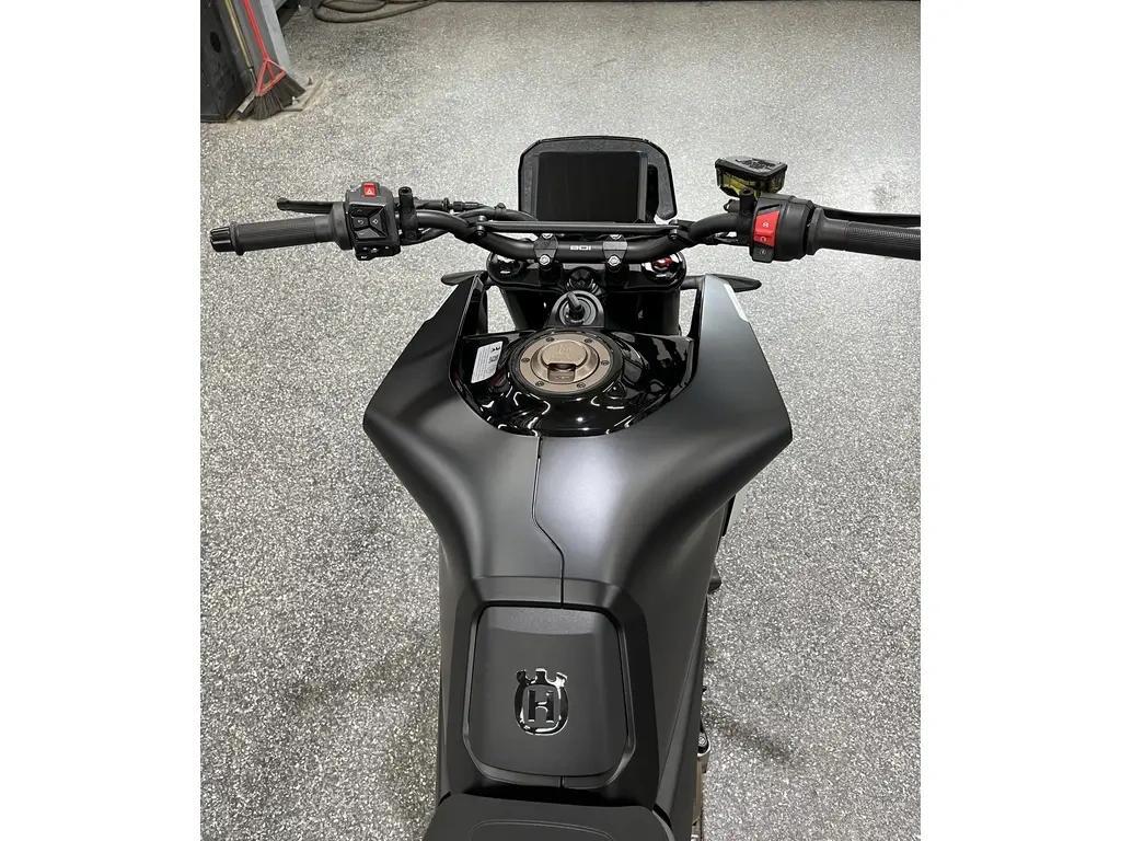 Husqvarna Svartpilen 801 2025