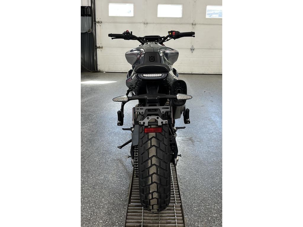 Husqvarna Svartpilen 801 2025