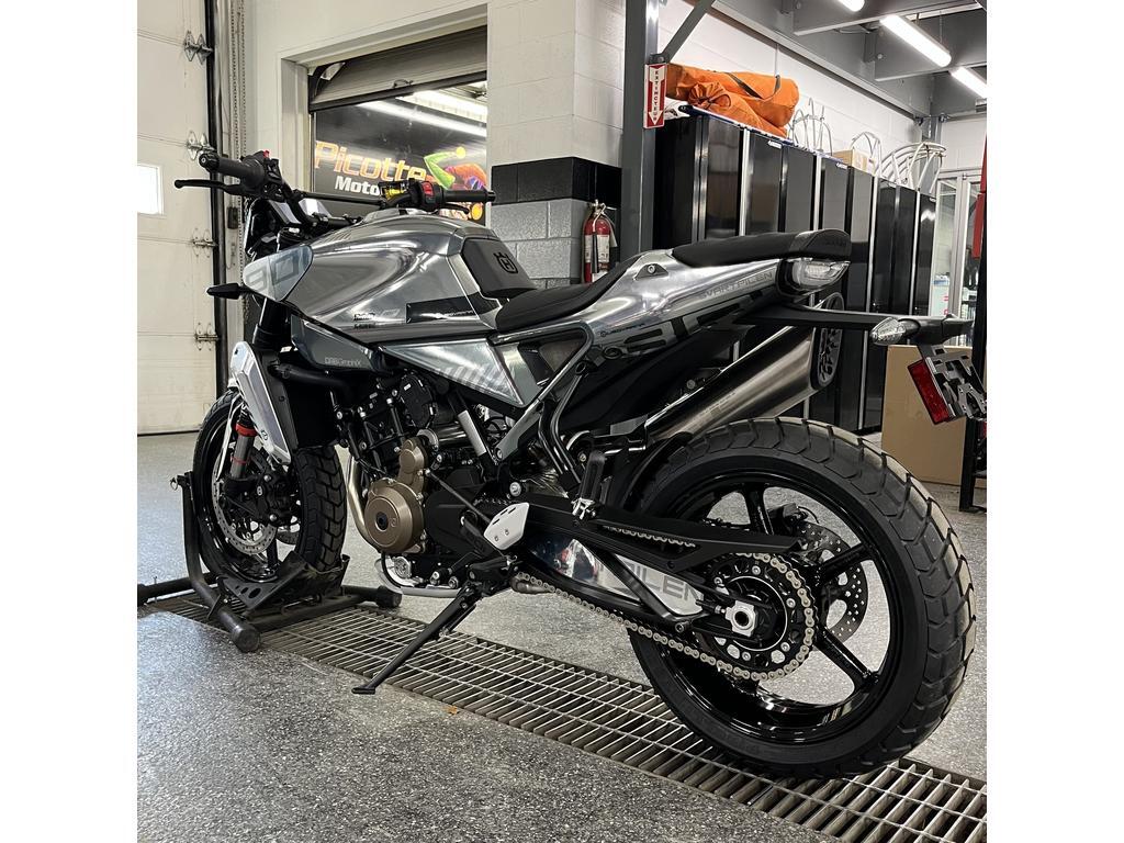 Husqvarna Svartpilen 801 2025