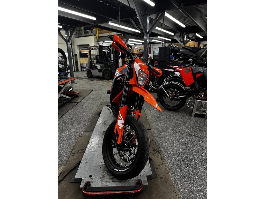 KTM 690 SMC R 2024