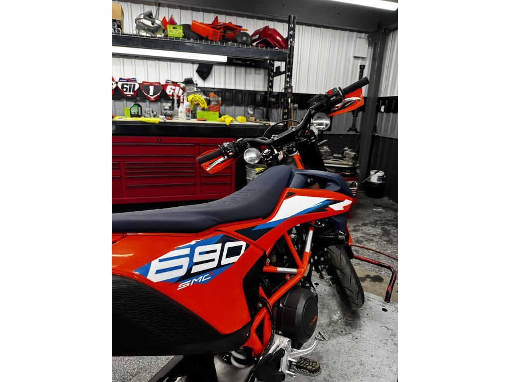KTM 690 SMC R 2024