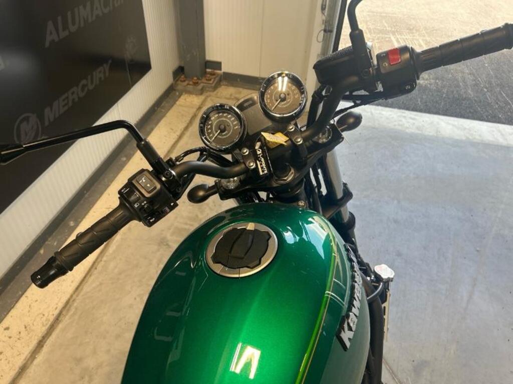 Kawasaki Z650RS VERT GN1 2023