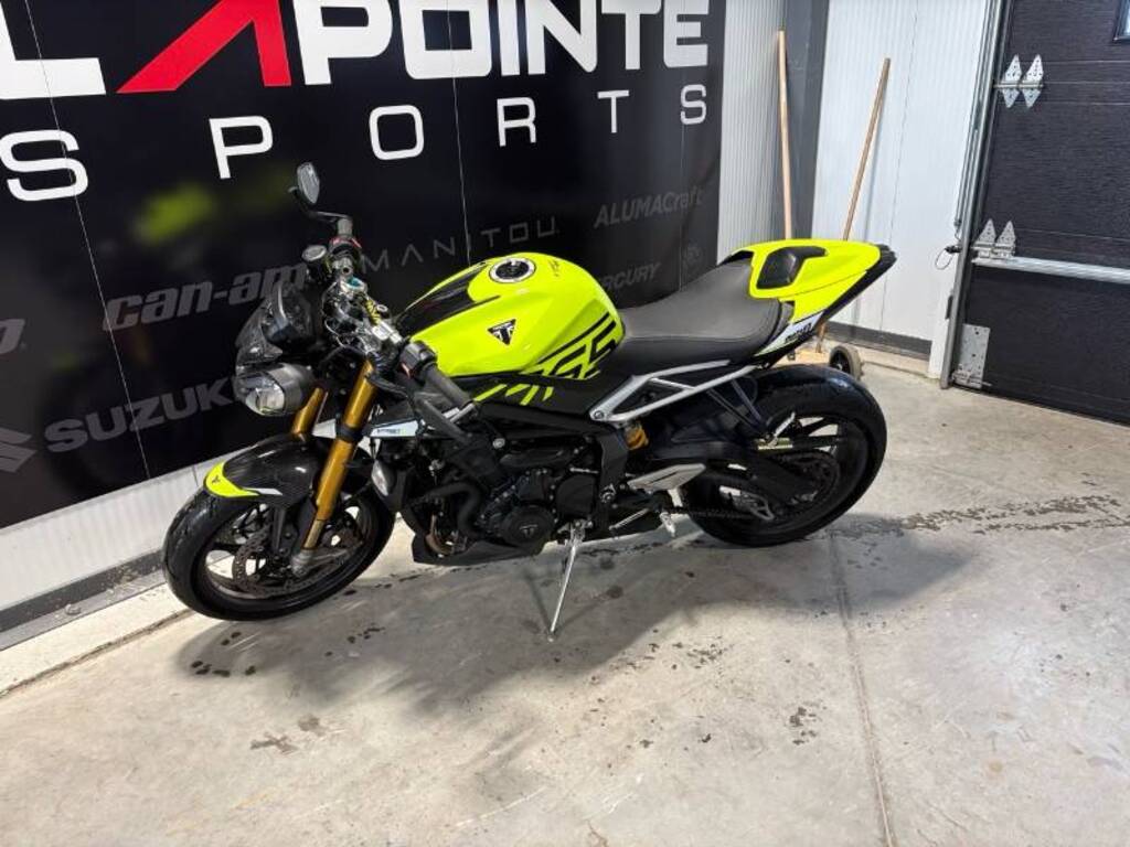 Triumph Triumph street 2024