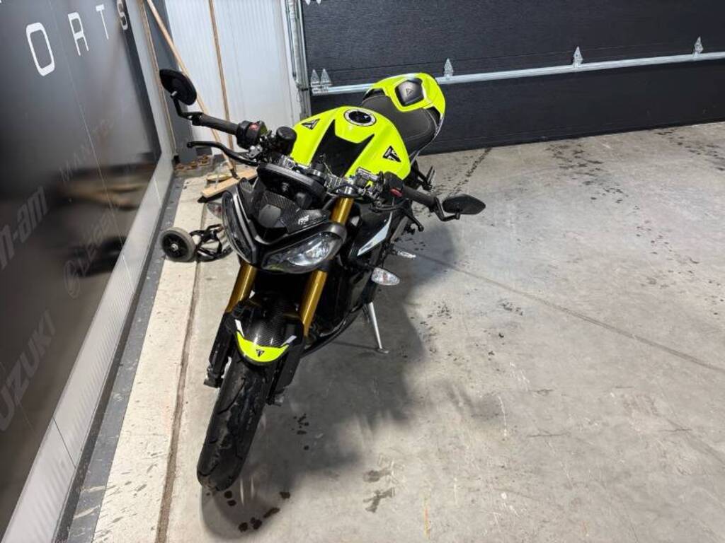 Triumph Triumph street 2024