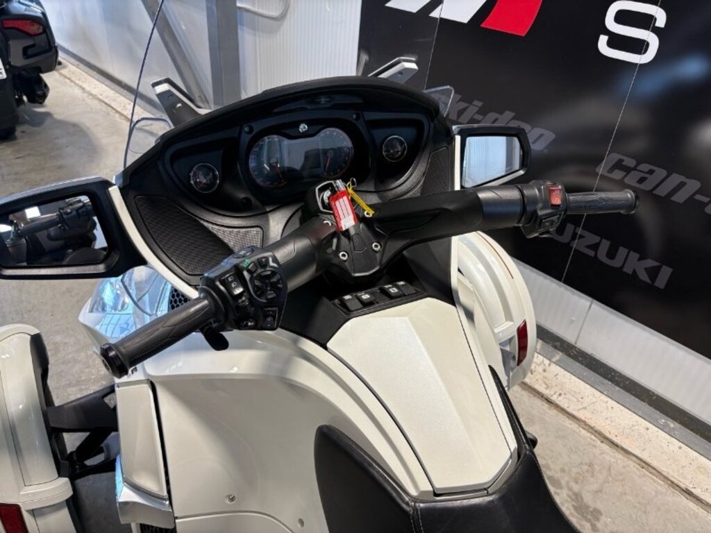 Can-Am SPYDER RT-S SE6 BLANC PERLÉ 2014