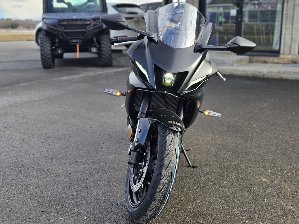 Yamaha R7 2025