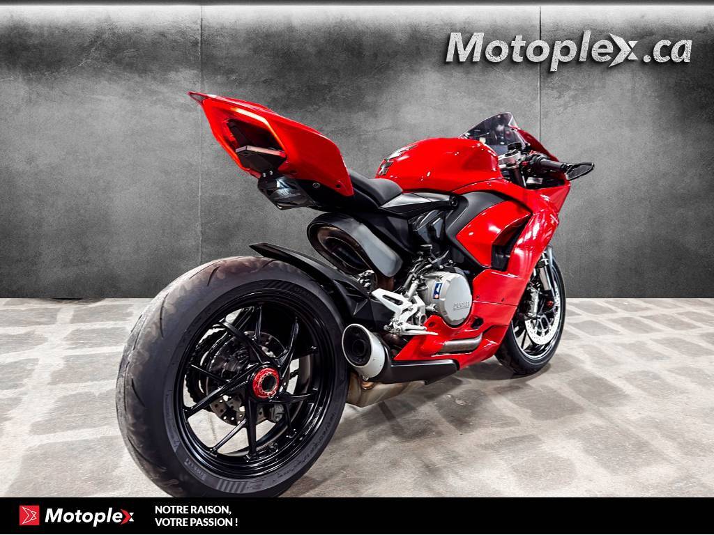 Ducati Panigale V2 2023