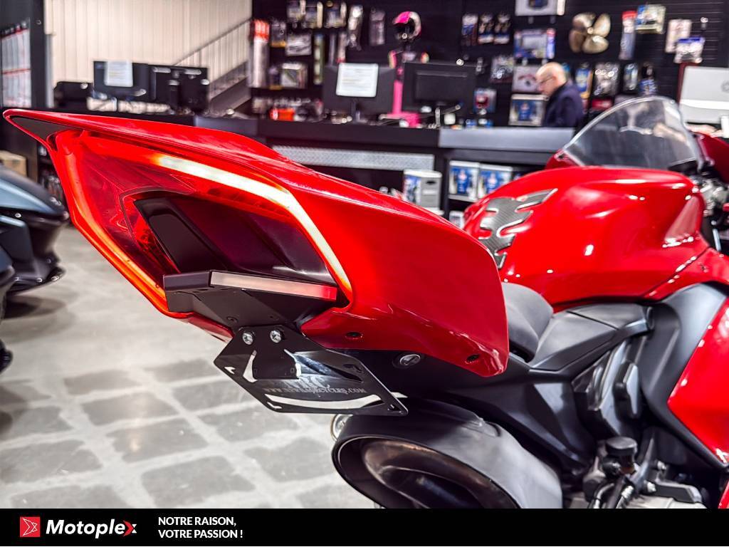 Ducati Panigale V2 2023