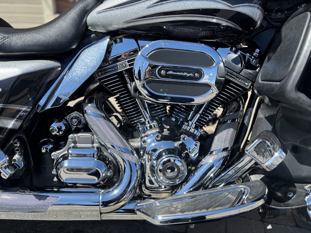 Harley-Davidson FLHXSE CVO Street Glide 2015