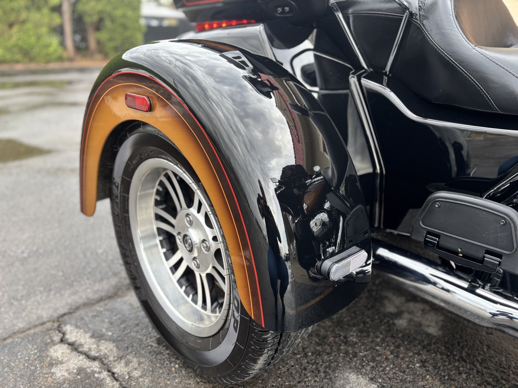Harley-Davidson FLHTCUTG Tri Glide Ultra 2024
