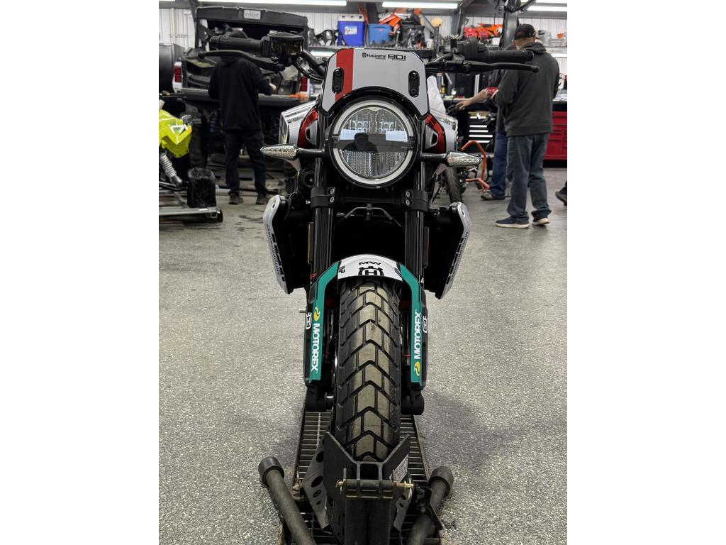 Husqvarna Svartpilen 801 2025