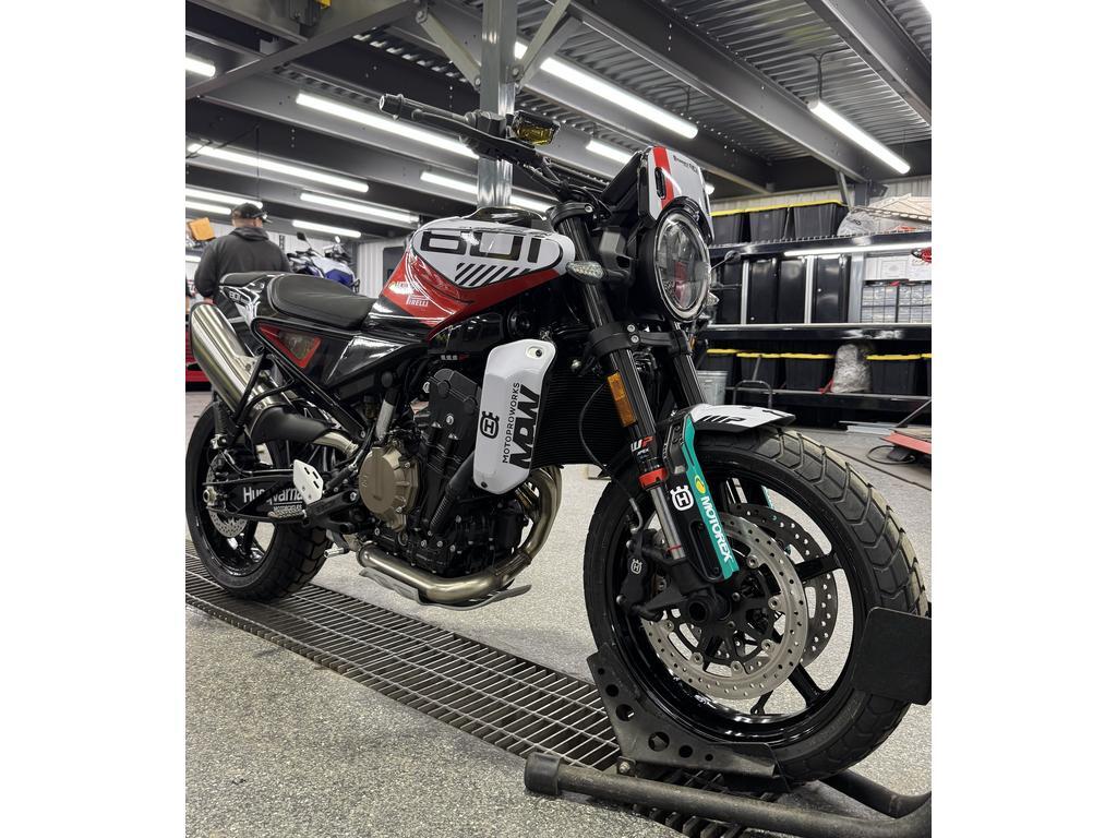 Husqvarna Svartpilen 801 2025