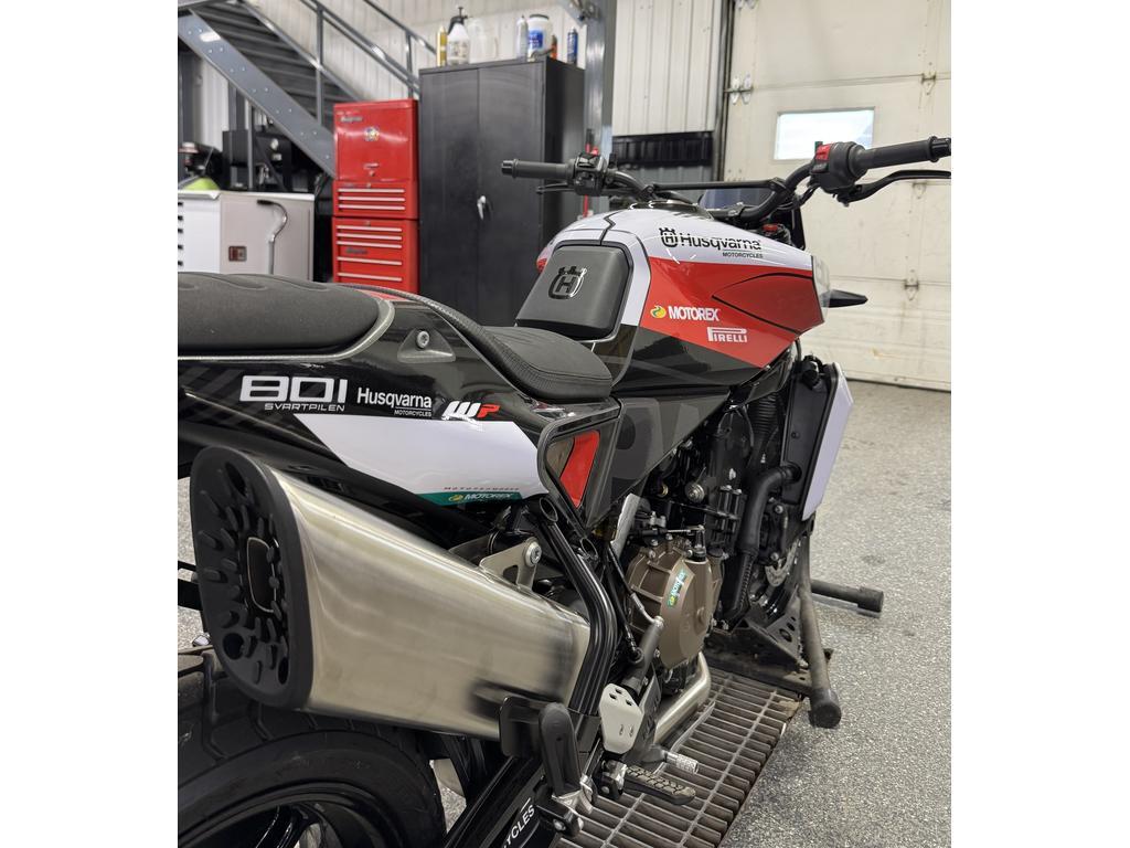 Husqvarna Svartpilen 801 2025