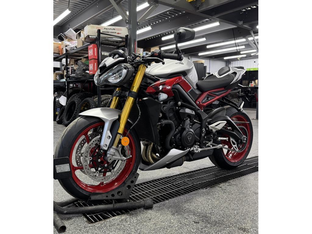 Triumph STREET TRIPLE 765 RX 2026