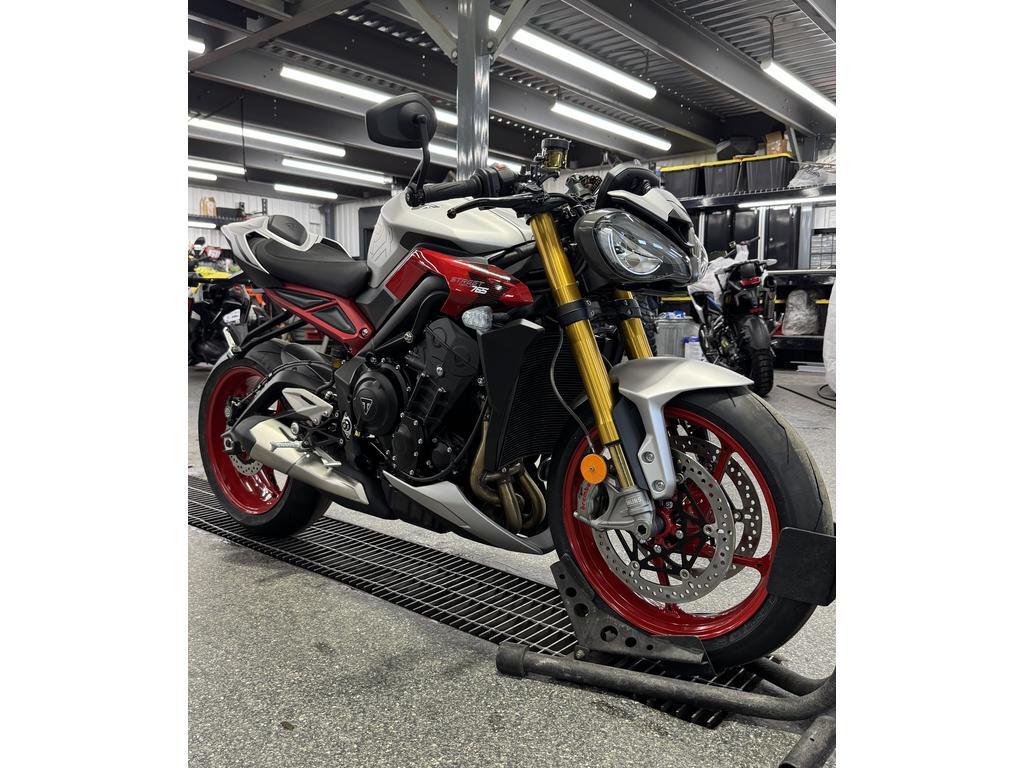 Triumph STREET TRIPLE 765 RX 2026