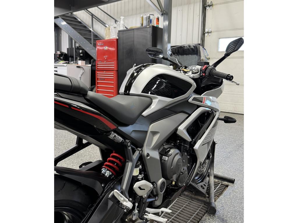 Triumph DAYTONA 660 ARGENT 2026