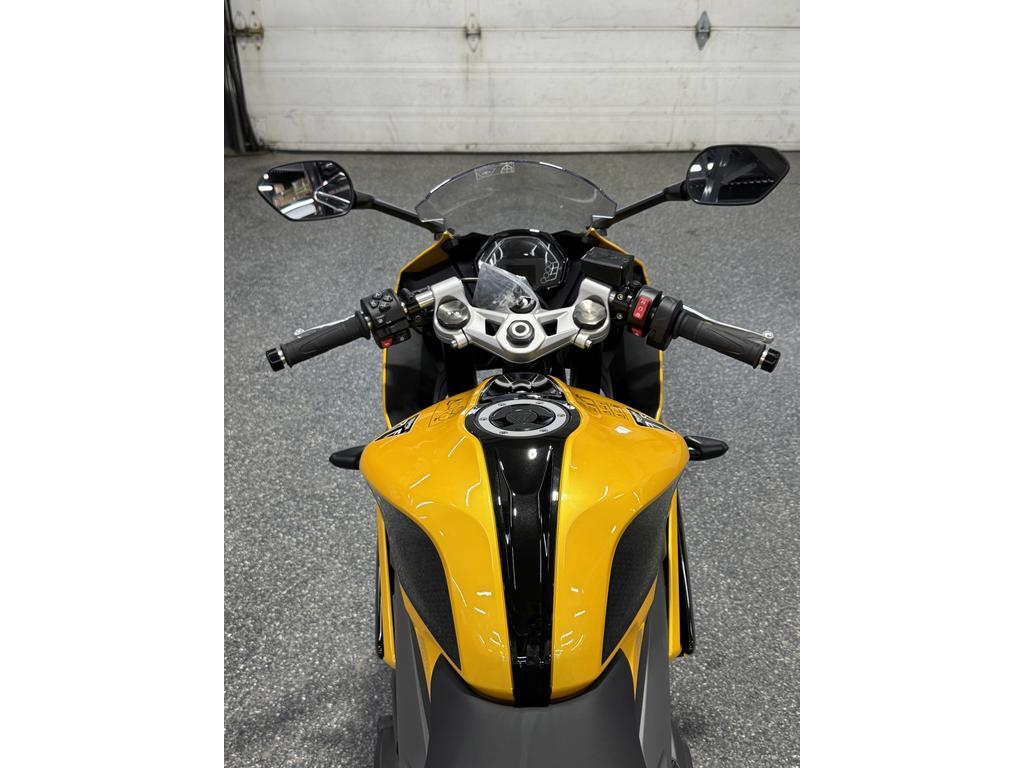 Triumph DAYTONA 660 JAUNE 2026