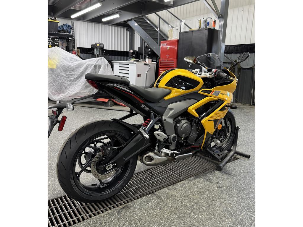 Triumph DAYTONA 660 JAUNE 2026