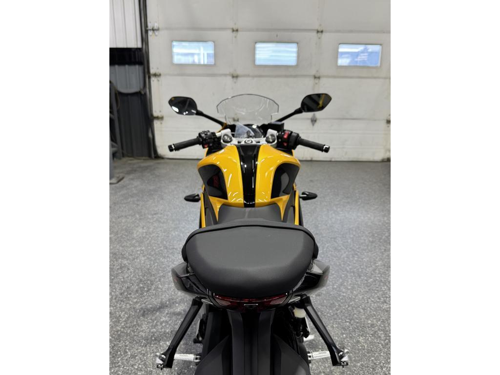Triumph DAYTONA 660 JAUNE 2026