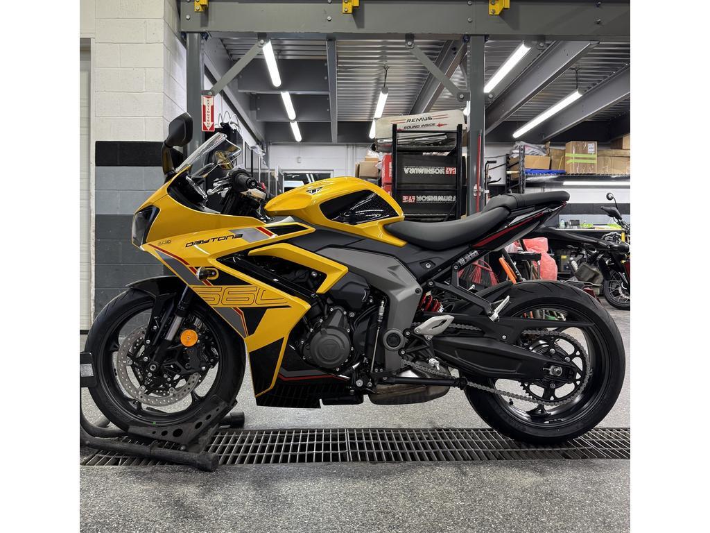 Triumph DAYTONA 660 JAUNE 2026