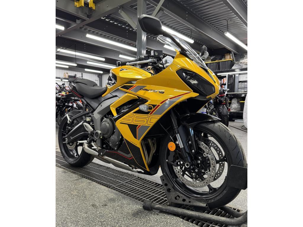 Triumph DAYTONA 660 JAUNE 2026