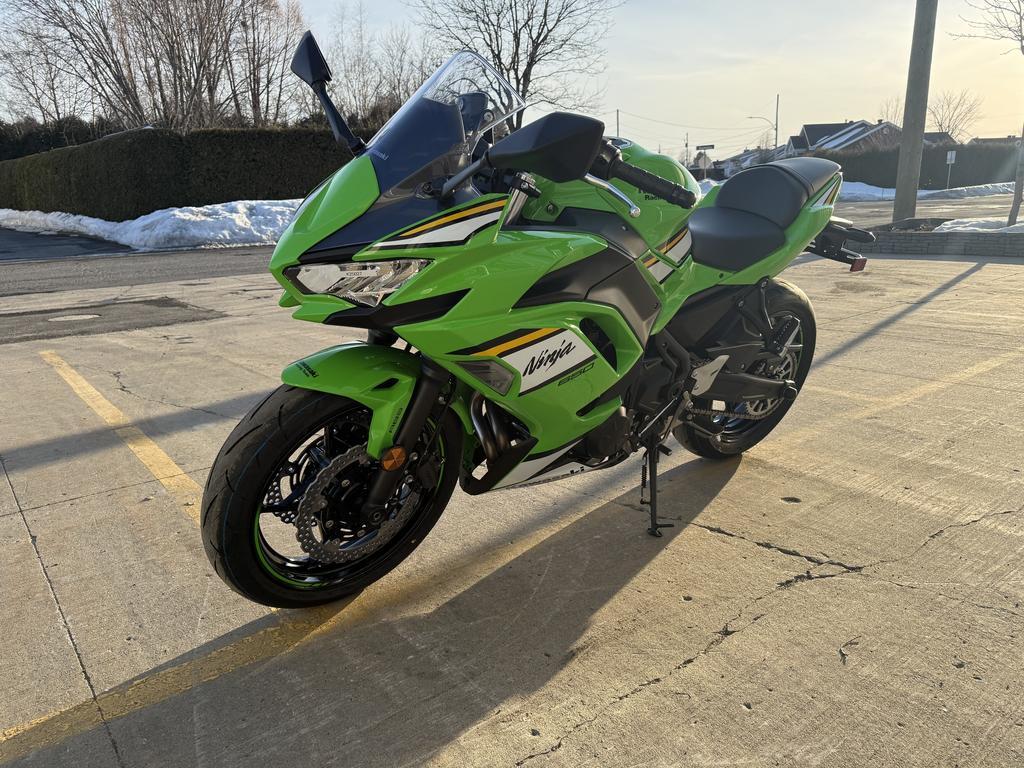 Kawasaki Ninja 650 KRT 2025
