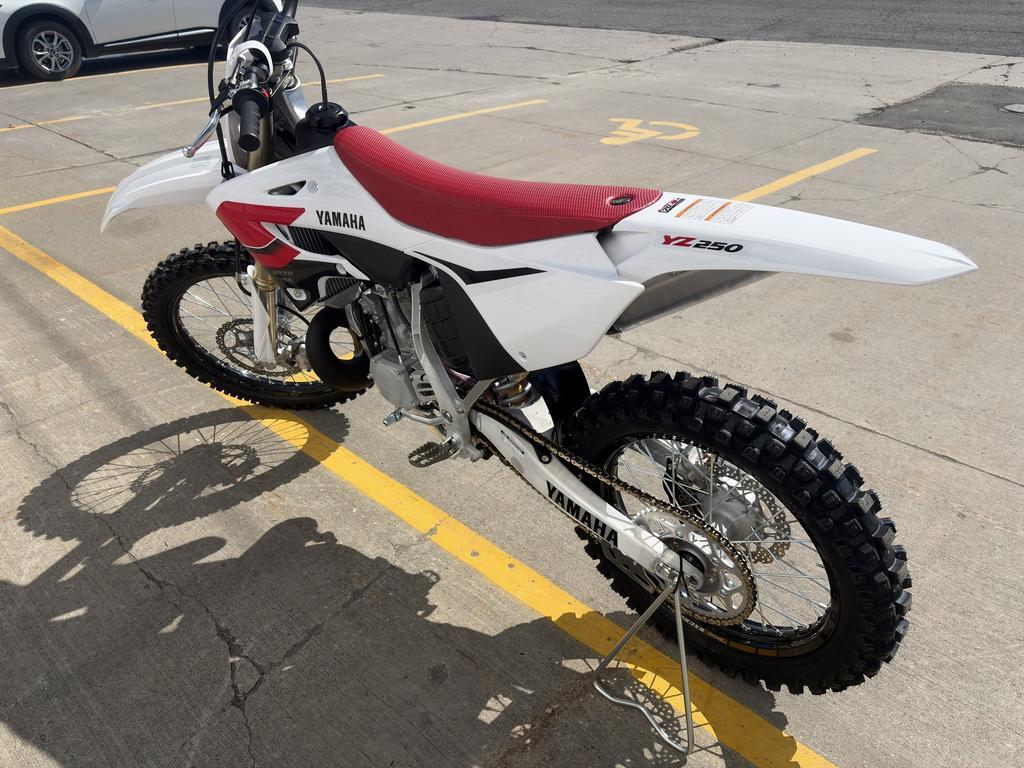 Kawasaki KLX140R 2025