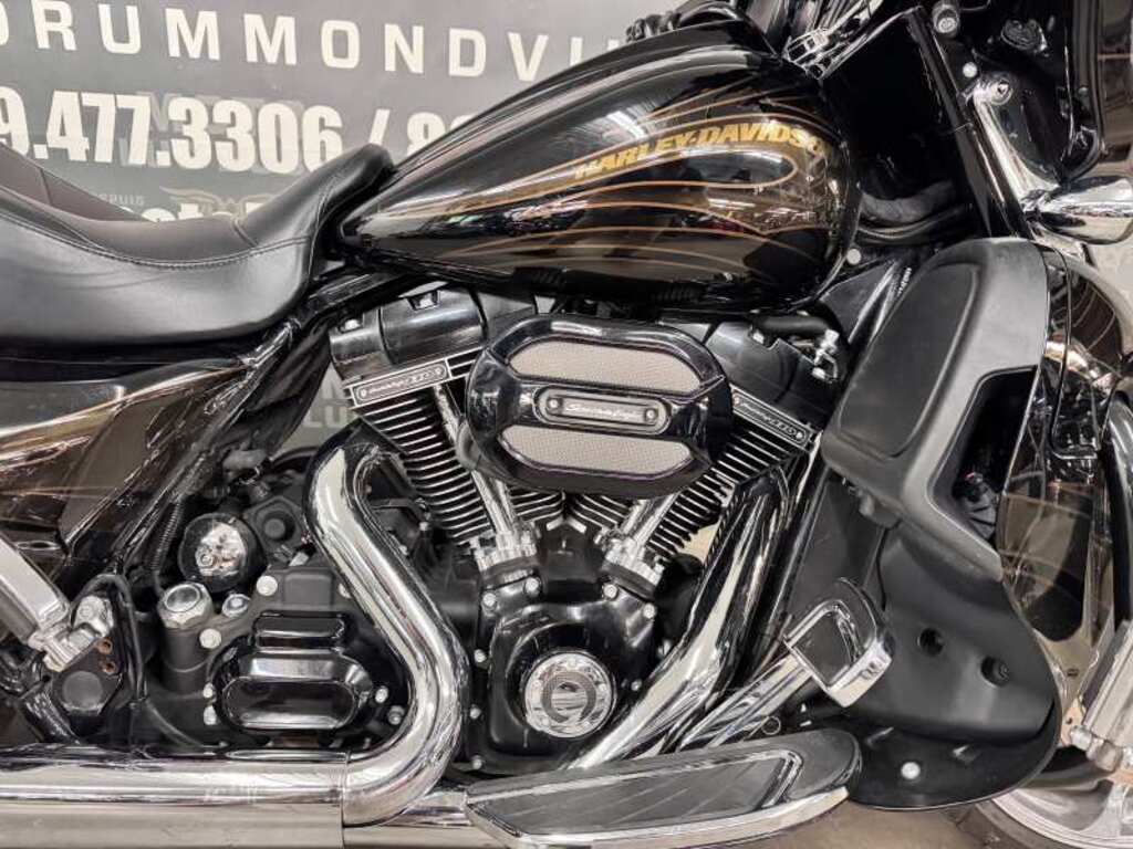 Harley-Davidson FLHXSE CVO Street Glide 2015