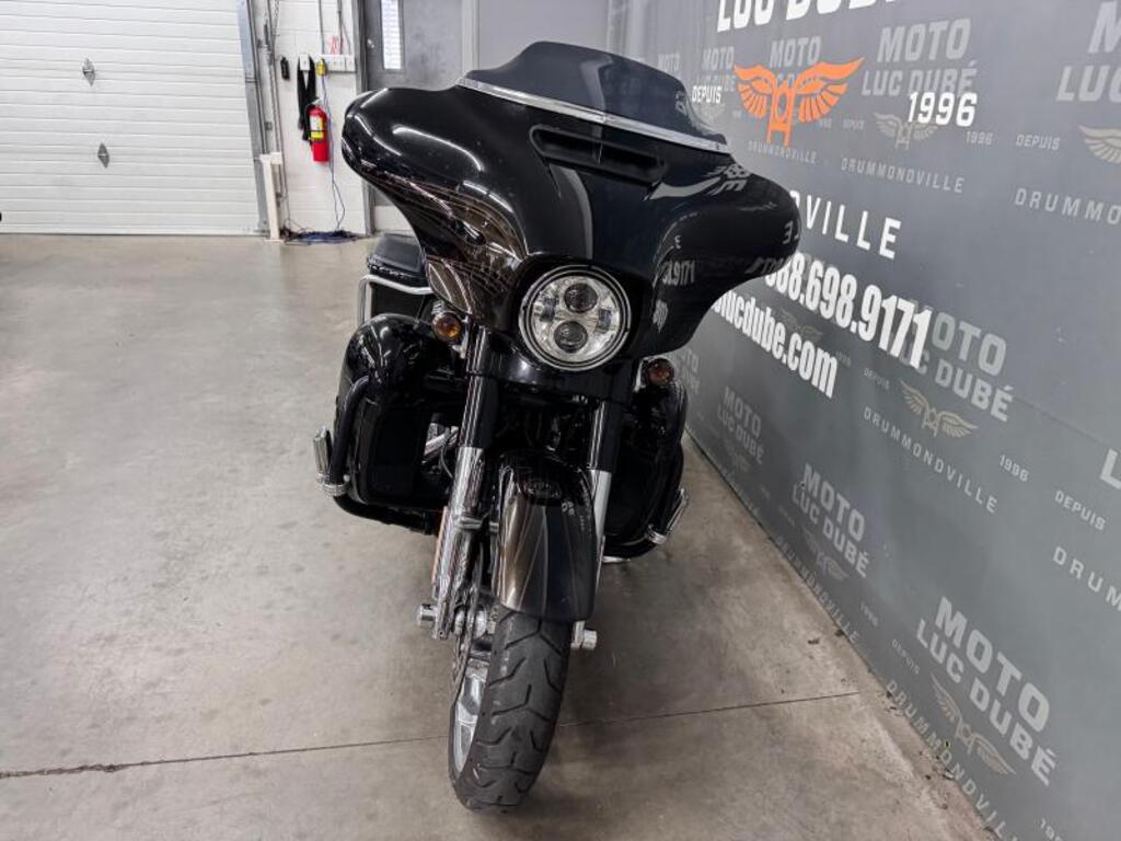 Harley-Davidson FLHXSE CVO Street Glide 2015