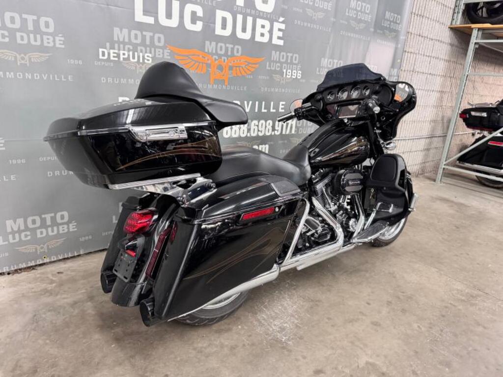 Harley-Davidson FLHTCUTGSE Ultra CVO Tri Glide 2021