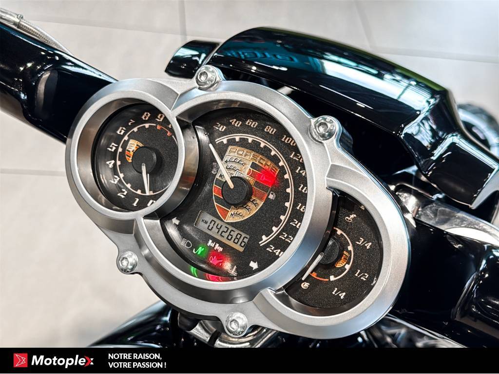 Harley-Davidson VROD MUSCLE VRSCF 2011