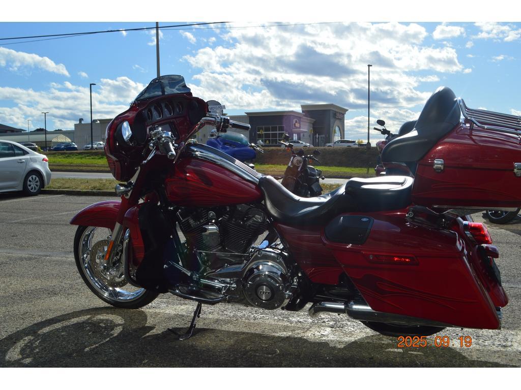 Harley-Davidson FLHXSE CVO 2016