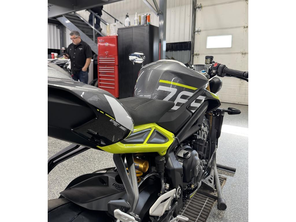 Triumph STREET TRIPLE 765 MO 2026