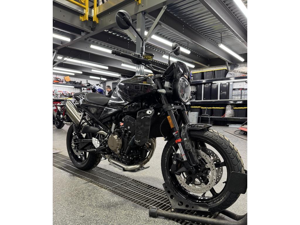 Husqvarna Svartpilen 801 2025