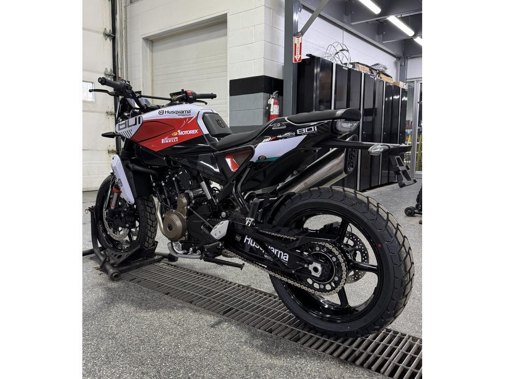 Husqvarna Svartpilen 801 2025