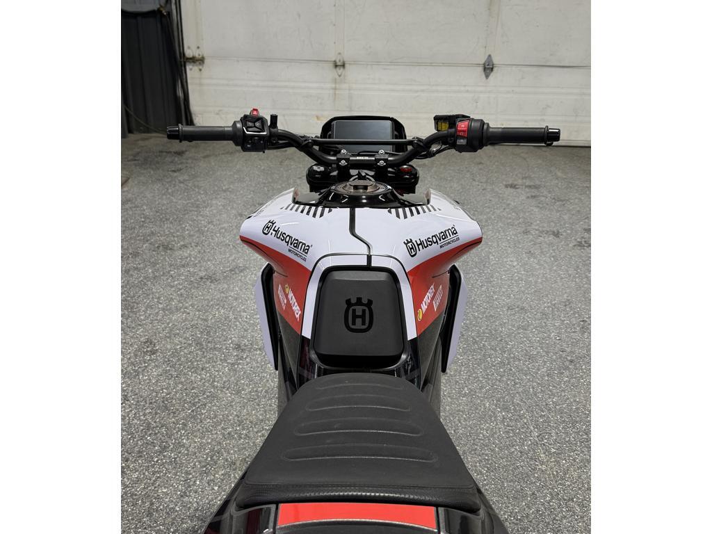 Husqvarna Svartpilen 801 2025