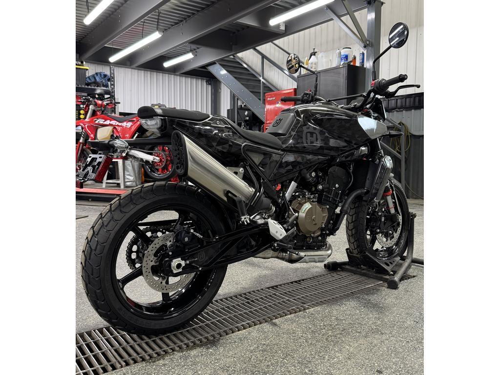 Husqvarna Svartpilen 801 2025
