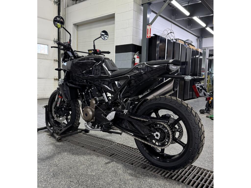 Husqvarna Svartpilen 801 2025