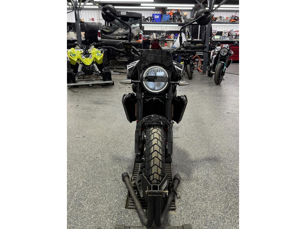 Husqvarna Svartpilen 801 2025