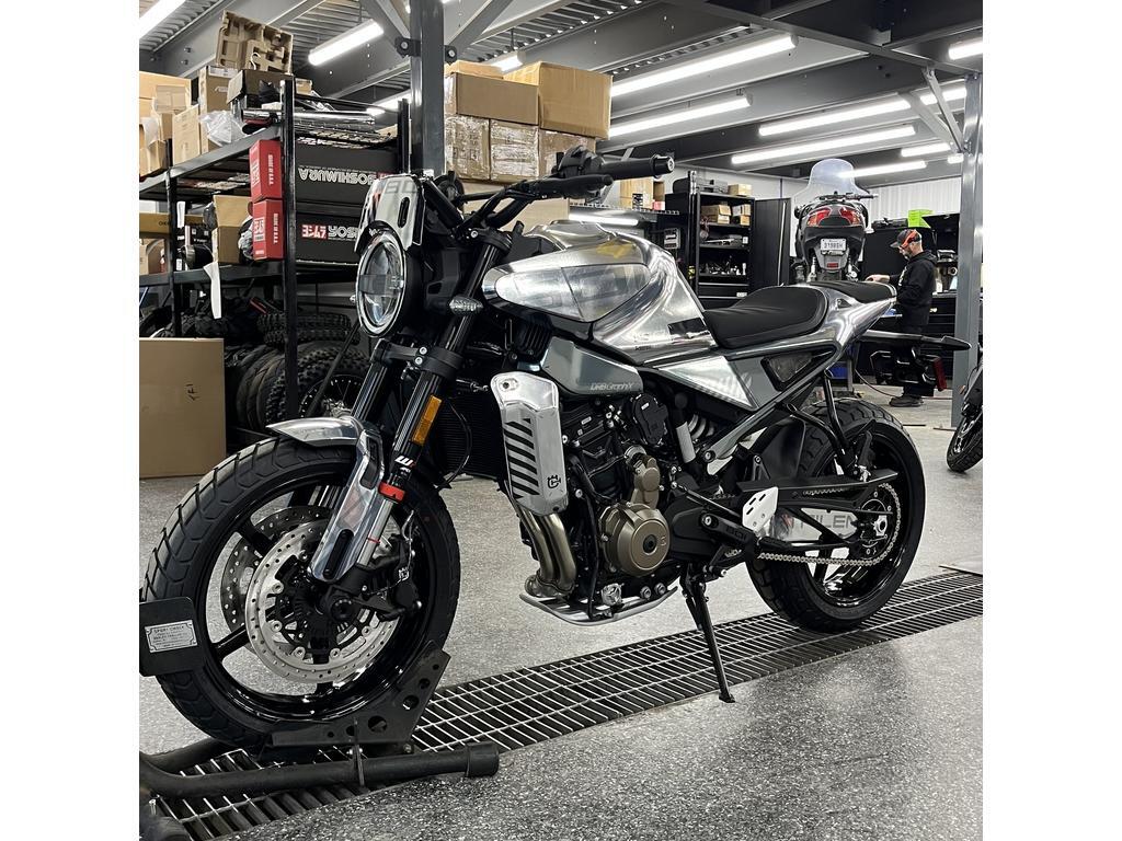 Husqvarna Svartpilen 801 2025