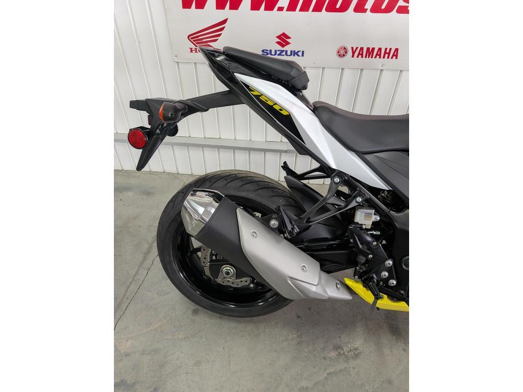 Suzuki GSX-S750 2022